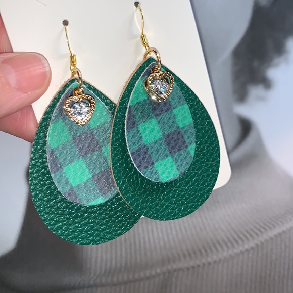 Hand Crafted 🎄 Holiday Themed Faux Leather Dangling Buffalo Print Earrings - Picture 4 of 8